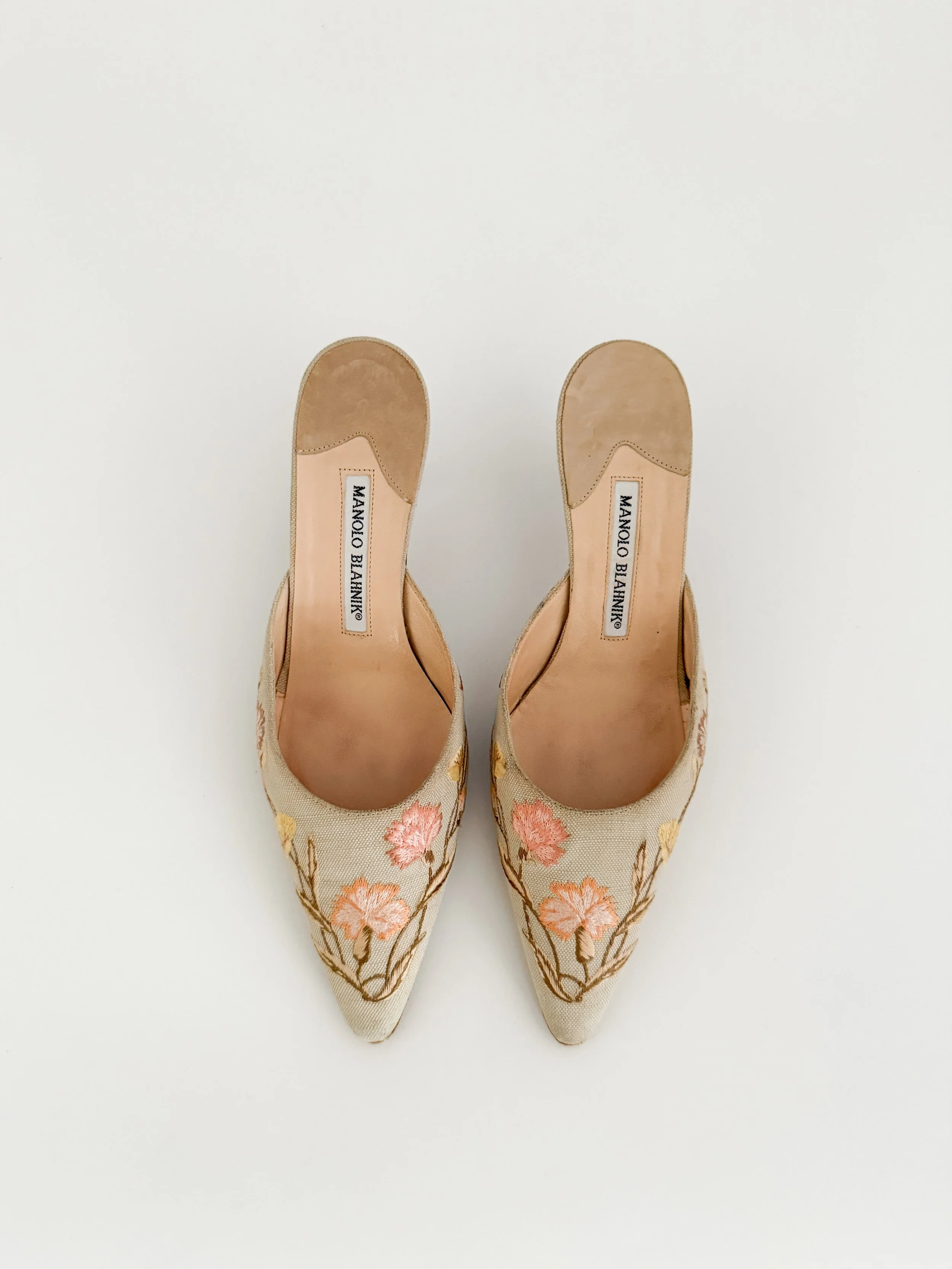 MANOLO BLAHNIK ベージュ ハイヒール 35½ Manolo Blahnik Canvas Mother of Pearl Slingback Heels Ivory